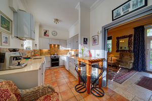 Kitchen- click for photo gallery